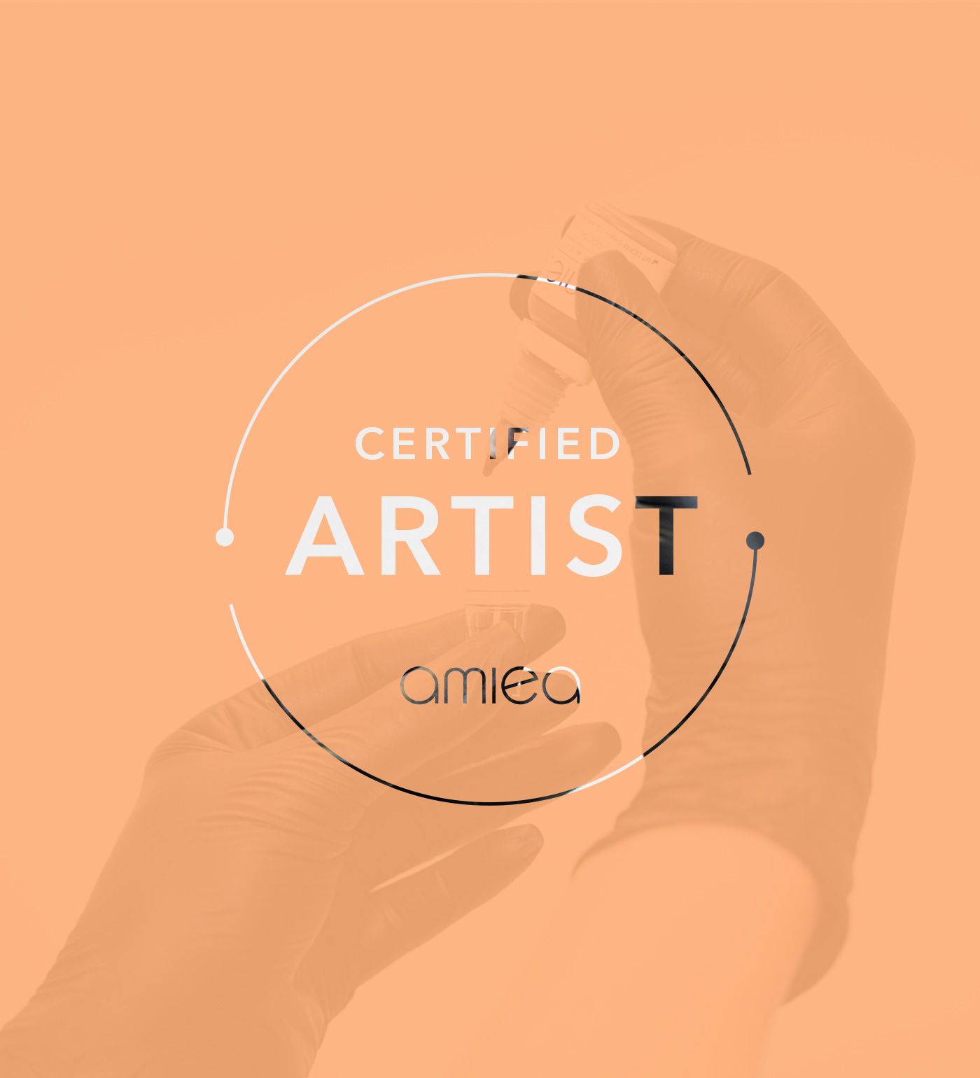 amiea certified Artist-Logo auf pfirsich-farbenen Hintergrund