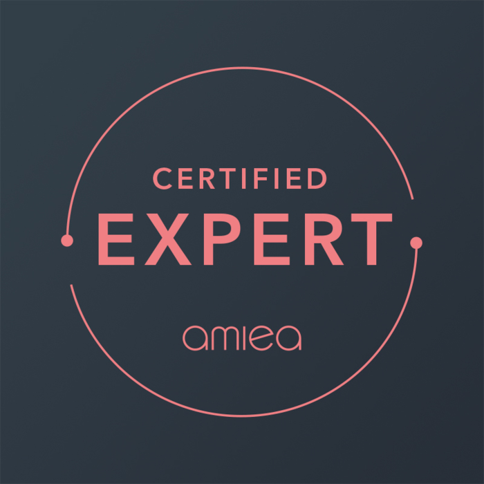 Icon for amiea level 2 certified expert on a dark grey background