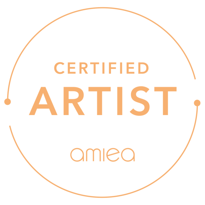 pfirsichfarbenes Signet des amiea-Academy-certified-Artist